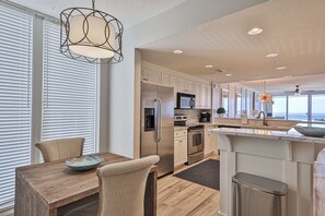 Fridge, microwave, oven, stovetop - 3rd Floor *3BR 3BA at the Majestic, sleeps 10! (Panama City Beach)