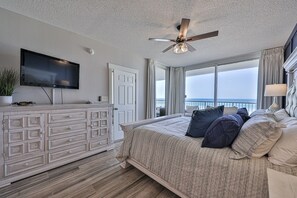3 bedrooms, iron/ironing board, Internet, bed sheets - 3rd Floor *3BR 3BA at the Majestic, sleeps 10! (Panama City Beach)