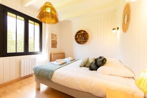 4 habitaciones, tabla de planchar con plancha, cuna de viaje y wifi 