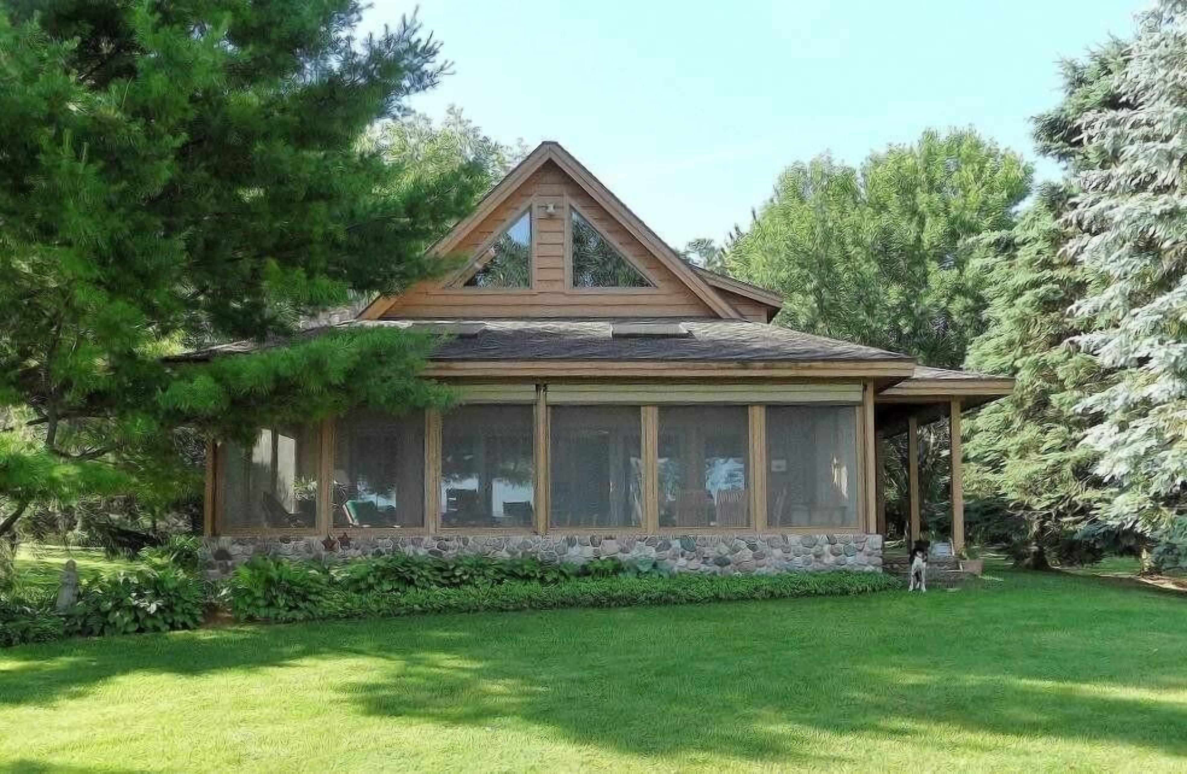 Executive lake front home sleeps 12- Amazing Views and Amenities