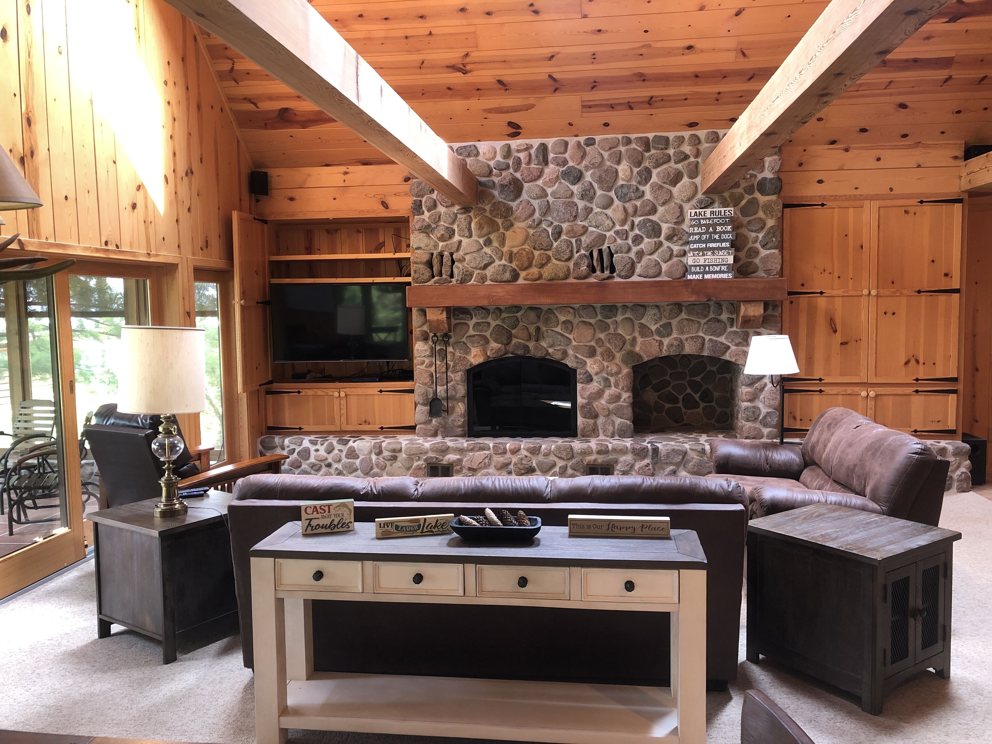 Executive lake front home sleeps 12- Amazing Views and Amenities