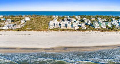 A Modern Coastal Retreat Steps from the Gulf