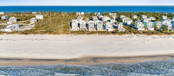 A Modern Coastal Retreat Steps from the Gulf