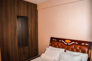 3 bedrooms, iron/ironing board, free WiFi