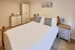 2 bedrooms, iron/ironing board, free WiFi, bed sheets - Host & Stay | Rock Cottage (Whitby)