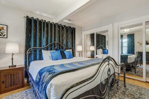 1 slaapkamer, een strijkplank/strijkijzer, wifi, beddengoed