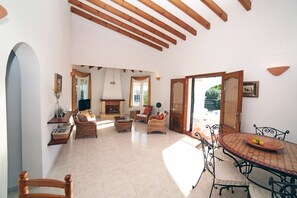 Interior - BEAUTIFUL HOLIDAY VILLA 9 minutes' drive from the beach.  Surface area 142m2 (Pego)