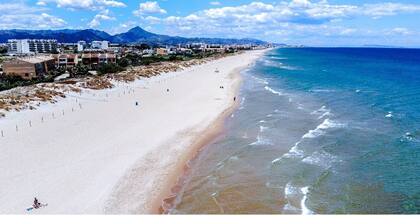BEAUTIFUL HOLIDAY VILLA 9 minutes' drive from the beach. Surface area 142m2