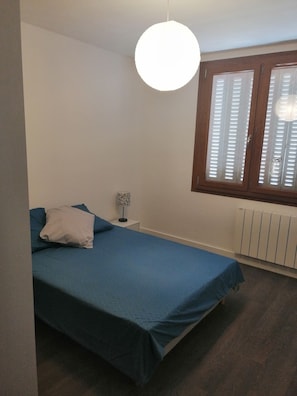 4 chambres, fer et planche Ă repasser, draps fournis