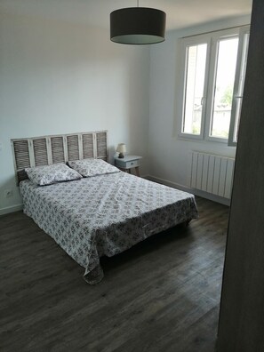 4 chambres, fer et planche Ă repasser, draps fournis