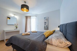 3 soverom, strykejern/-brett, wi-fi og sengetøy