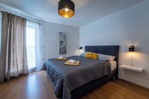 3 quartos, ferros/tábuas de passar roupa, Wi-Fi, roupa de cama