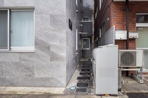 Exterior - R knowledge BLDG (Tokyo)