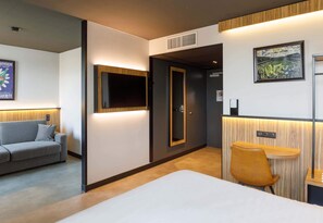 三人房, 通行无障碍, 无烟房 | 办公桌、熨斗/熨板、免费 WiFi、床单