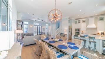 House, 4 Bedrooms | Private kitchen | Fridge, oven, coffee/tea maker, toaster