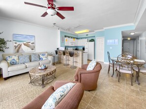 Appart'hôtel, 2 chambres | Coin séjour
