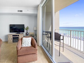 Condo, 2 Bedrooms | Balkoni