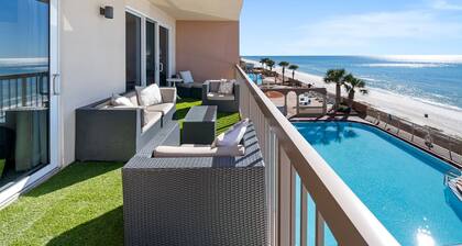 Sea-horsey 3 Bedroom Condo by RedAwning