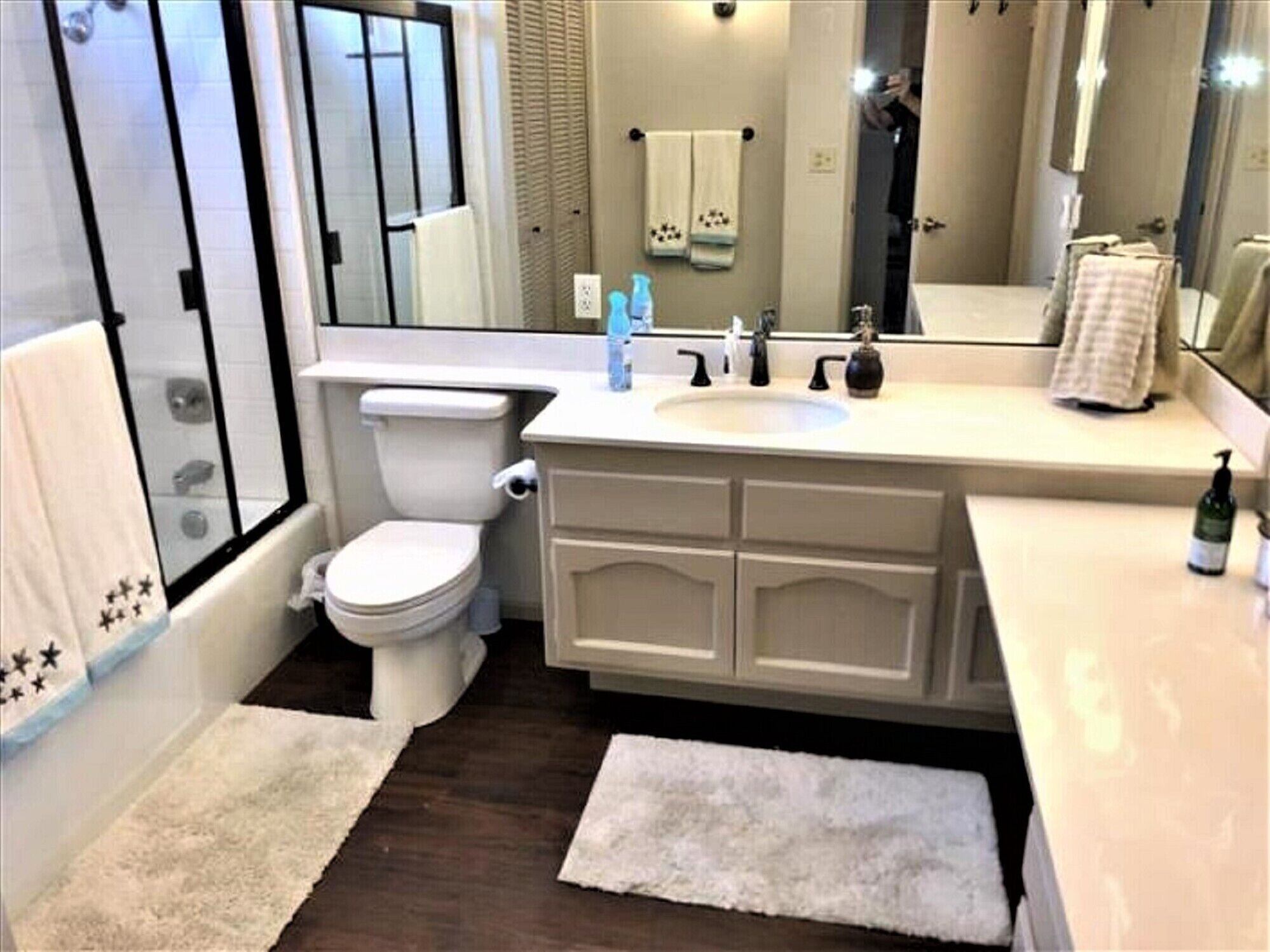 Village 1 Bedroom Condo by Redawning