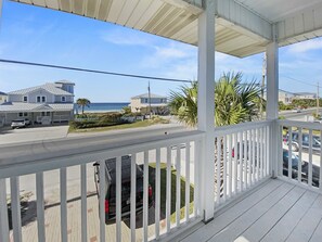 Maison, 2 chambres | Balcon