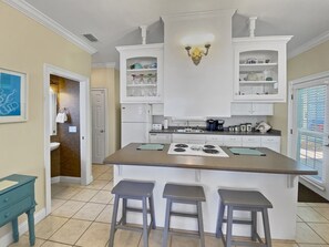 Maison, 2 chambres | Cuisine privée | Réfrigérateur, four, cafetière/bouilloire, grille-pain