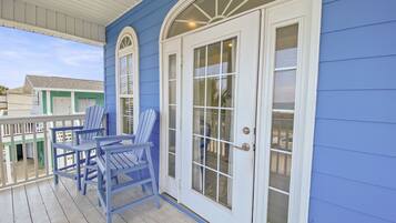 Casa, 2 habitaciones | Balcón