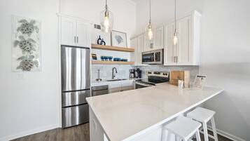 Condo, 1 Bedroom | Private kitchen