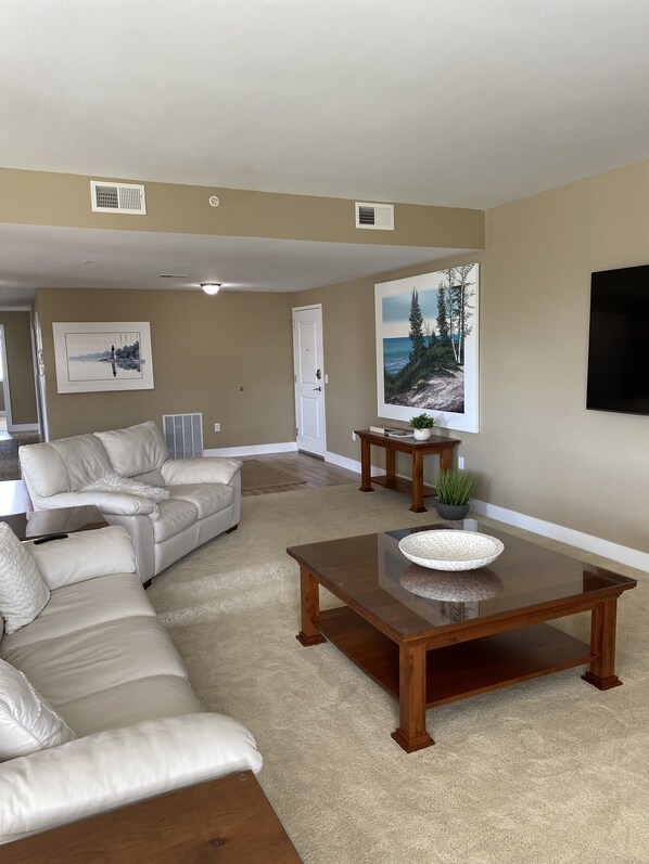 Smart TV, Hulu, streaming services