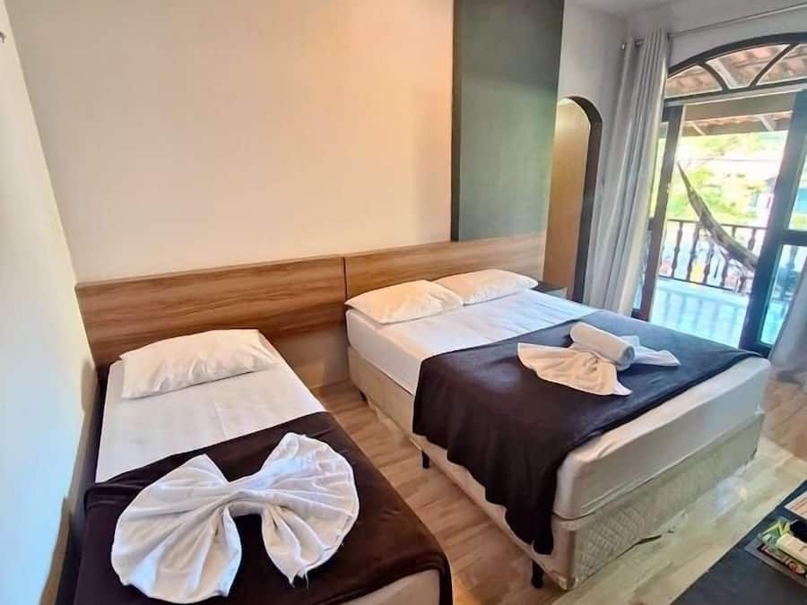Quarto triplo superior | Frigobar, Wi-Fi de cortesia