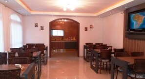 Sudah termasuk sarapan prasmanan setiap hari