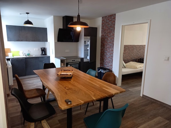 Superior Apartment, 3 Bedrooms, Non Smoking, City View | Ruang tamu