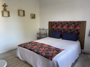2 bedrooms, travel cot, free WiFi, bed sheets