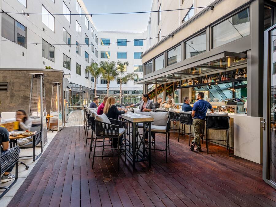 Cocktail bar, pool views, open daily