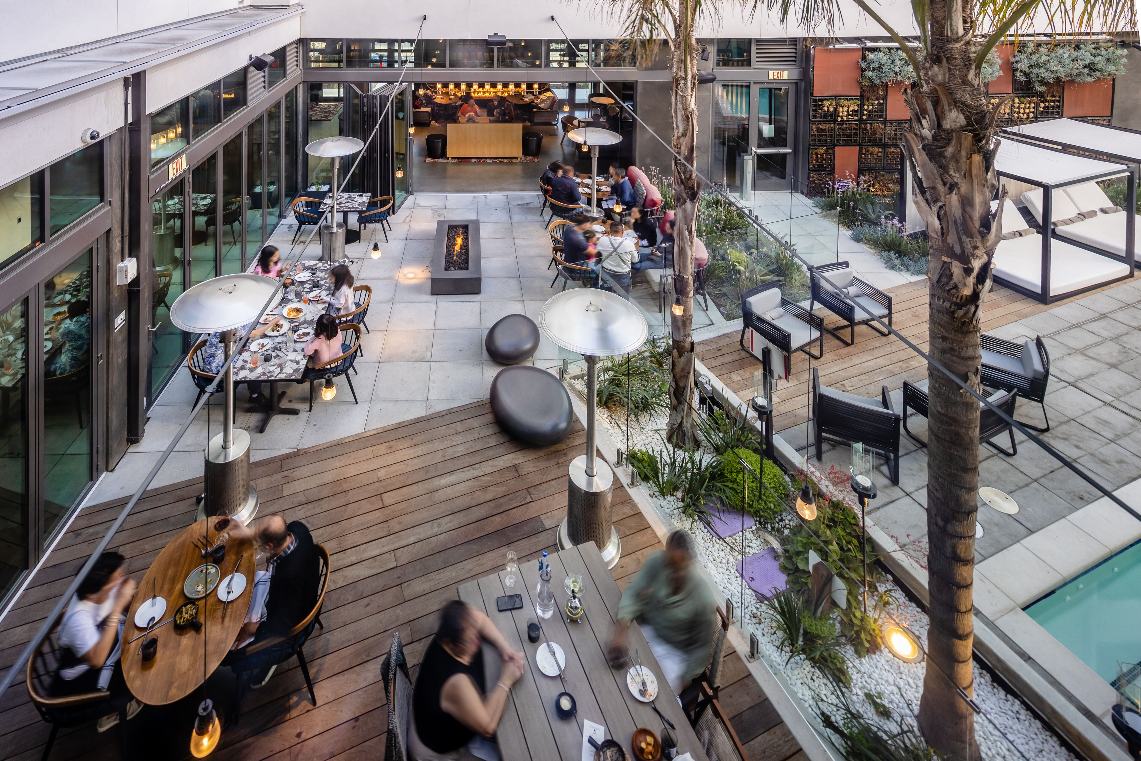 Bar en bord de piscine