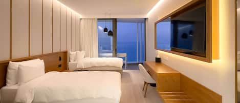 Superior Room, Balcony, Sea View | Room amenity