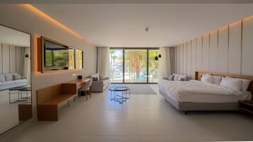 Suite, balcon, vue piscine