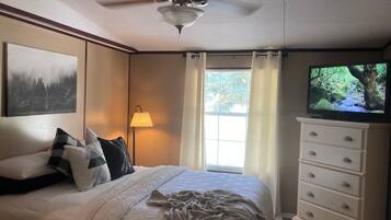 2 bedrooms, iron/ironing board, travel crib, free WiFi