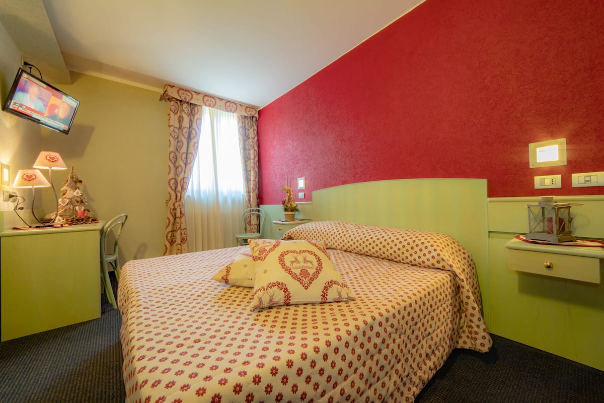 Chambre Double | Bureau, chambres insonorisées, Wi-Fi gratuit, draps fournis