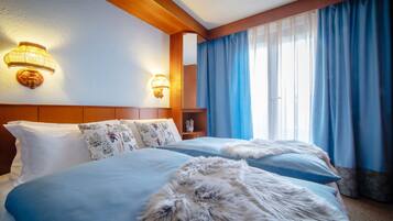 Quadruple Room | Desk, soundproofing, free WiFi, bed sheets