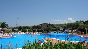 Seasonal outdoor pool, pool umbrellas, sun loungers