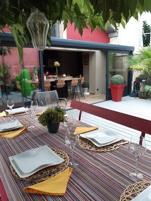 Outdoor dining - House center Bergerac with swimming pool (Bergerac)