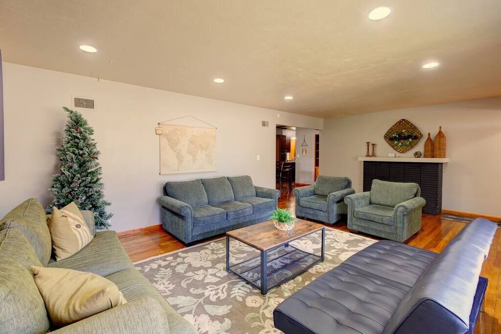 Country Club House! S