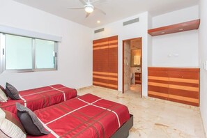 2 habitaciones, tabla de planchar con plancha, cuna de viaje y wifi