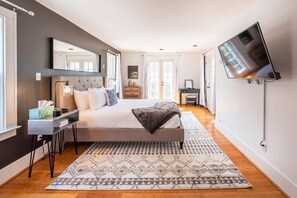 4 bedrooms, desk, iron/ironing board, travel crib