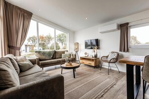 TV - Biebosch - Two Bedroom Resort, Sleeps 4 (Bemelen)