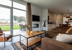 Televisie en een open haard