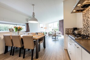 Fridge, microwave, dishwasher, coffee/tea maker - Ravenbosch - Fireplace (Bemelen)