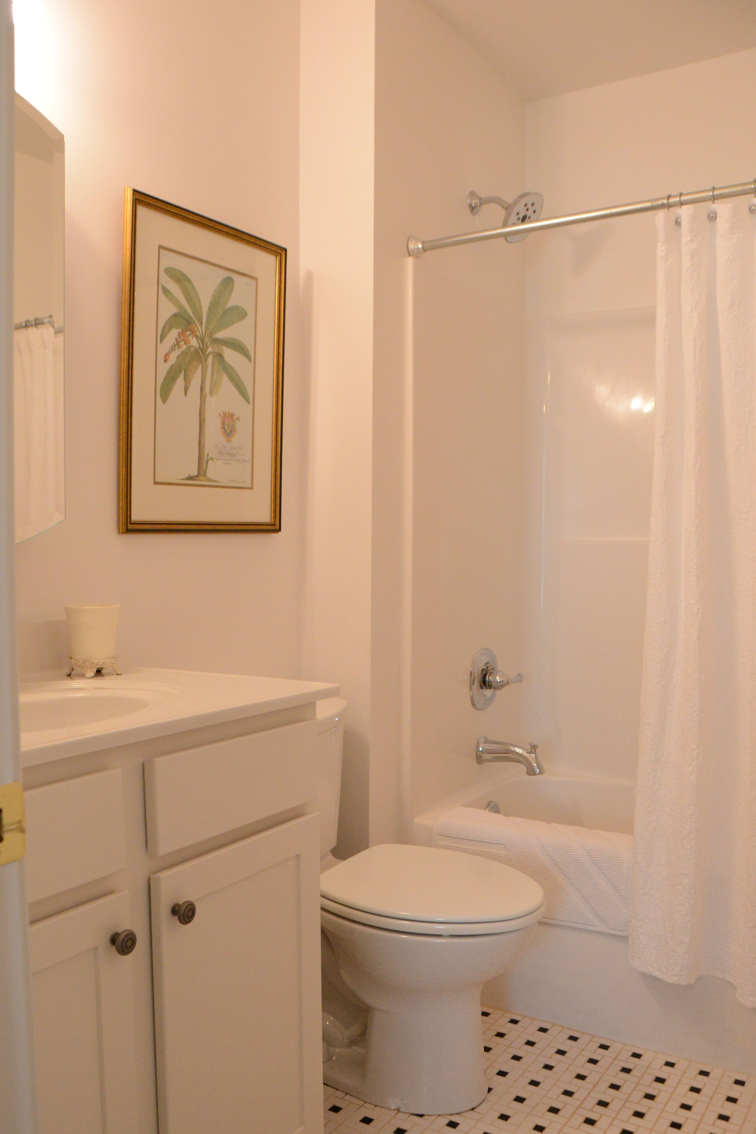 “The Suite”. at Chase Cottage - Private Entrance! Luxury accommodations. 