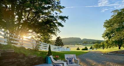 “The Suite”. at Chase Cottage - Private Entrance! Luxury accommodations.