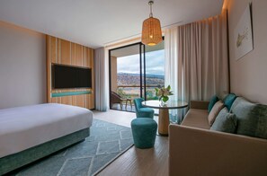 Roupas de cama premium, frigobar, cofres nos quartos, escrivaninha